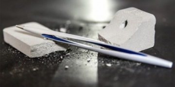 Дизайнери винайшли ручку, яка пише без чорнила