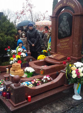На Тернопільщині освятили пам’ятник бійцю, який підірвався на фугасній міні