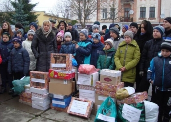 Школярі у Теребовлі вшанували українських захисників (фото)
