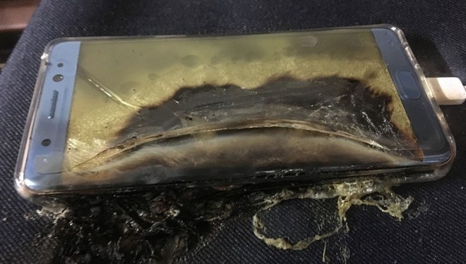 У руках злодія вибухнув новенький телефон