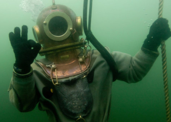 Кит ледь не проковтнув водолаза в Баренцевому морі (відео)