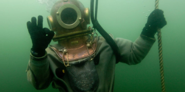 Кит ледь не проковтнув водолаза в Баренцевому морі (відео)