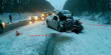 Водій “Toyota Solara” врізалася у “КАМАЗ” (фото)