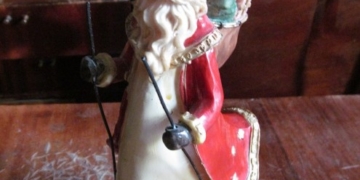 Тернополянам показали унікальну довоєнну статуетку святого Миколая (фотофакт)