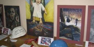 На Тернопільщині відкрили виставку картин дівчини-бійця АТО з “Правого сектору” (фотофакт)