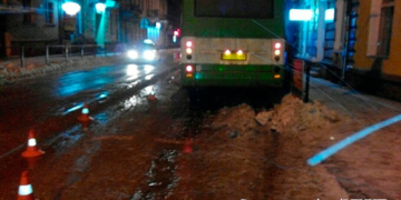 На пішохідному переході водій маршрутки збив чоловіка (фото)