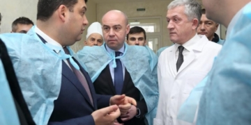 Сергій Надал і Володимир Гройсман відкрили у Тернополі відремонтоване інфекційне відділення (фото)