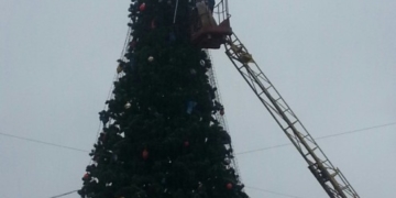 Як у Тернополі новорічну ялинку прикрашали (фото)