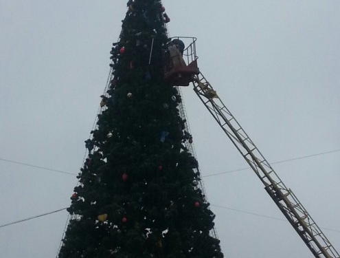 Як у Тернополі новорічну ялинку прикрашали (фото)