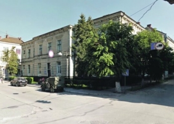 На Тернопільщині за приміщення бібліотеки триває справжня війна