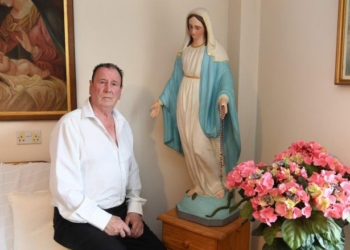 Статуя Діви Марії, що “рухається, змінює колір і лікує хвороби», шукає новий будинок