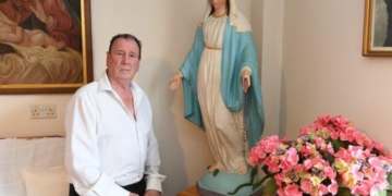 Статуя Діви Марії, що “рухається, змінює колір і лікує хвороби», шукає новий будинок