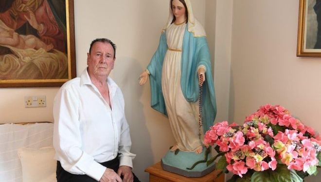 Статуя Діви Марії, що “рухається, змінює колір і лікує хвороби», шукає новий будинок