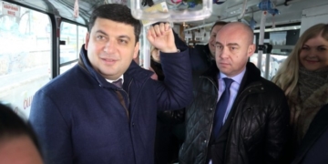 Що робив український прем’єр у тернопільському тролейбусі? (фотофакт)