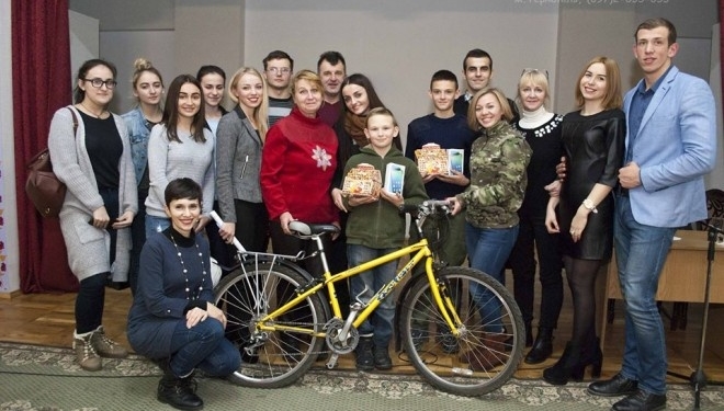 Студенти купили дорогі подарунки братикам загиблого у АТО тернополянина