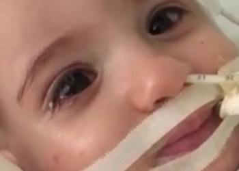 За секунду до відключення системи життєзабезпечення однорічна дівчинка вийшла з коми