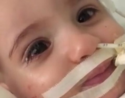 За секунду до відключення системи життєзабезпечення однорічна дівчинка вийшла з коми