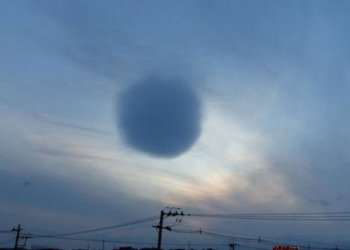 Світлина незвичайної хмари у вигляді кулі вразила інтернет (фото)