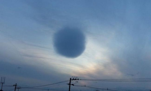 Світлина незвичайної хмари у вигляді кулі вразила інтернет (фото)