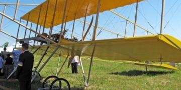 В Одесі піднявся в повітря літак, зібраний за кресленнями 1910 року (відео)