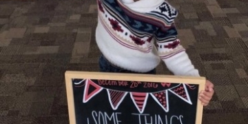 Світ сколихнуло емоційне фото малюка, який дізнався про усиновлення