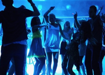 Мережу підірвало відео з дівчиною, у якої під час танцю випали сідниці (ВІДЕО)