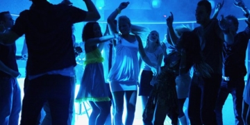 Мережу підірвало відео з дівчиною, у якої під час танцю випали сідниці (ВІДЕО)