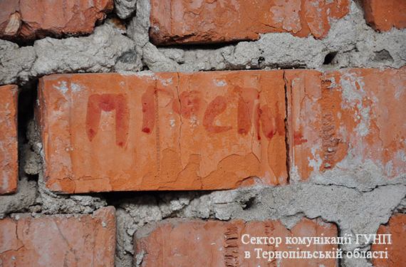 Чому 15-річна дівчина закінчила життя самогубством