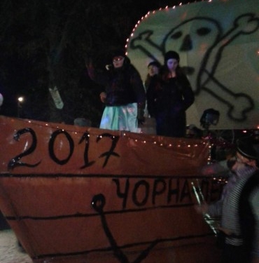 На Тернопільщині побудували “Чорну перлину”, як у Джека Горобця (фотофакт)