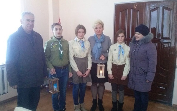 Вифлеємський Вогонь Миру мандрує Західною Україною (Фото)