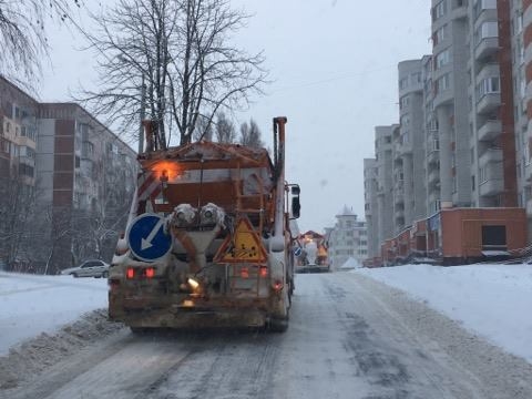 Як тернопільські комунальники борються зі снігом (фото)