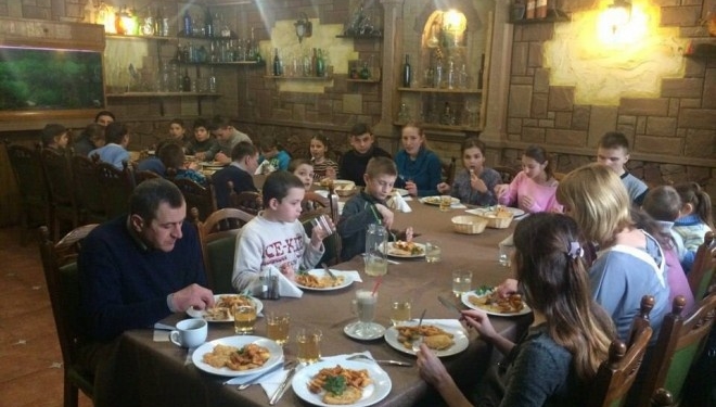 Як для тернопільських сиріт організували різдвяний дарунок