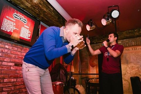 Тернополянин так швидко п’є пиво, що може увійти у Книгу рекордів України (фотофакт)