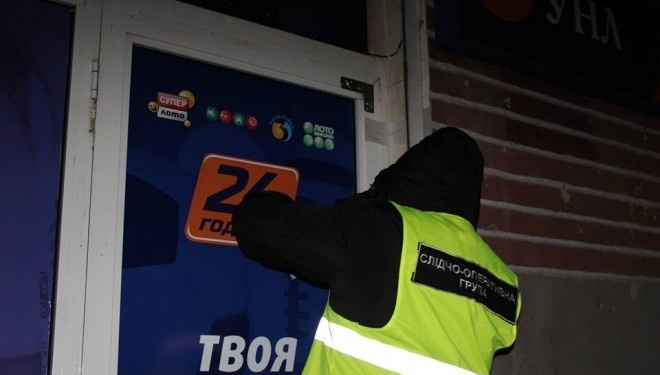 Юрій Луценко закривав, а він й далі працює: у Тернополі активісти викрили підпільний гральний зал