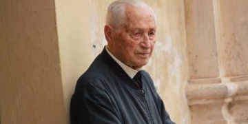 На похорон найстарішого отця України на Тернопільщину з’їхалося 50 священиків та владика