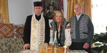 На Тернопільщині жінка зберігає священну воду уже 70 років!