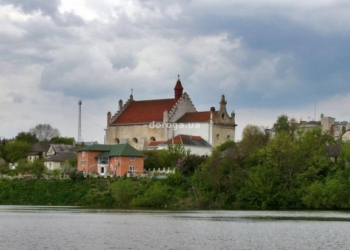 Про мальовниче містечко на Тернопільщині та кордон