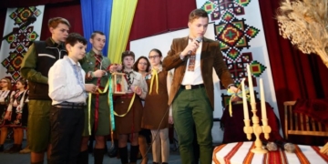 Очільник Тернополя Сергій Надал долучився до пластового свята «Різдвяна свічечка» (фото)