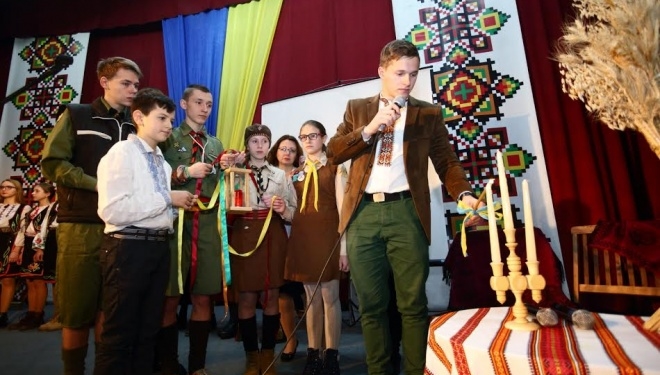 Очільник Тернополя Сергій Надал долучився до пластового свята «Різдвяна свічечка» (фото)