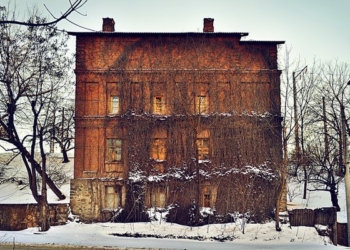 Дивний тернопільський будинок став відомим в Україні (фотофакт)