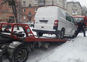 Незважаючи на рекордну кількість штрафів цьому водію ніяк не йметься