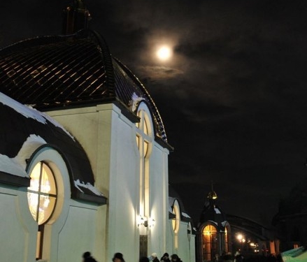 Дивовижна краса: як виглядає Різдвяна Зарваниця ввечері (фото)