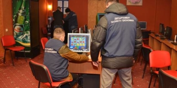 У Тернополі під виглядом інтернет-кафе процвітав гральний бізнес (фото)