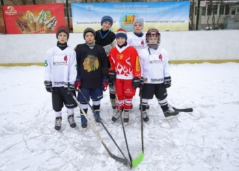 У Тернополі на Східному з’явилася безкоштовна ковзанка (ФОТО)