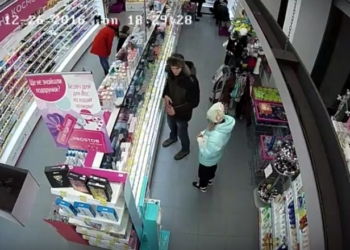 Допоможіть знайти злодія, який вкрав парфуми в одному з магазинів Тернополя (відео)