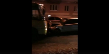 У Тернополі п`яний водій виїхав на зустрічну та врізався у маршрутку (фото, відео)