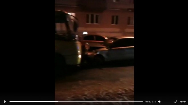 У Тернополі п`яний водій виїхав на зустрічну та врізався у маршрутку (фото, відео)