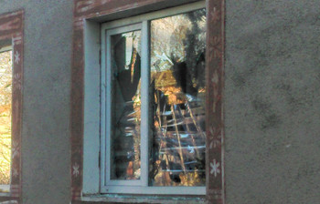 На Тернопільщині у сільській раді невідомі побили вікна (фотофакт)