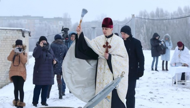 На Водохреща з кранів тернополян потекла освячена вода