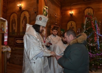 Тернопільський владика на Різдво відзначив чотирьох волонтерів
